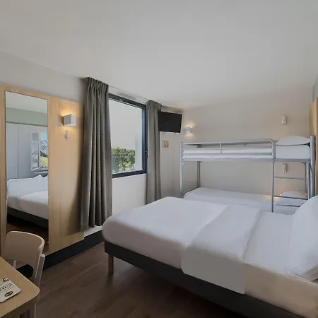 Zenith Hotel